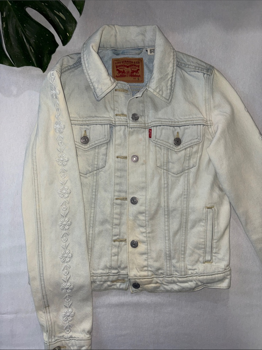 Levi's Off-White Embroidered Sleeve Denim Jacket